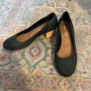 MOVING SALE - TOMS Black leather Beverly Pumps size 11